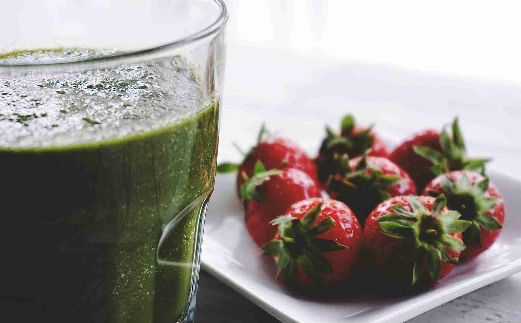 red strawberries on plate - 7 day smoothie weight loss diet plan